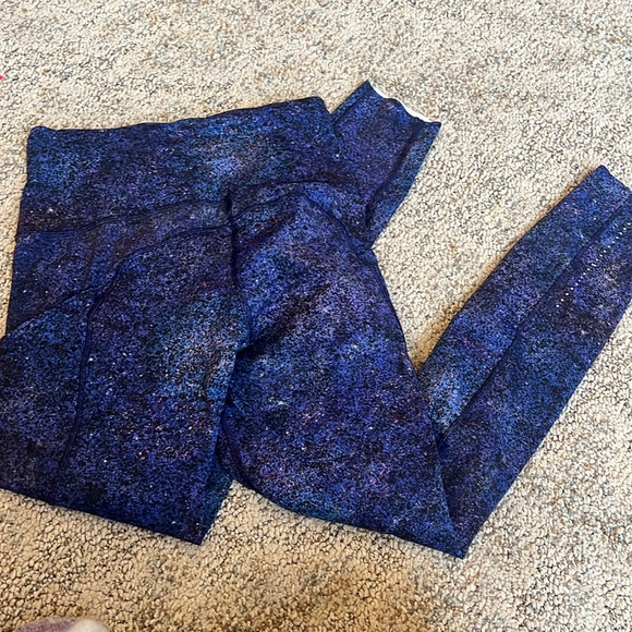 Like new lulu leggings size 4 - Picture 4 of 4